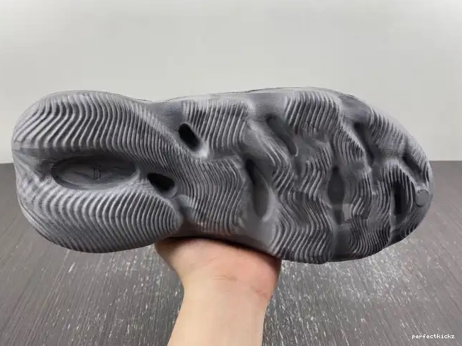 MX Granite IE4931 Yeezy Foam Adidas RNR 0520